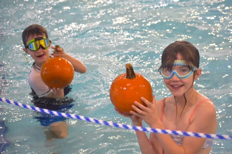 Swimming for Gourd